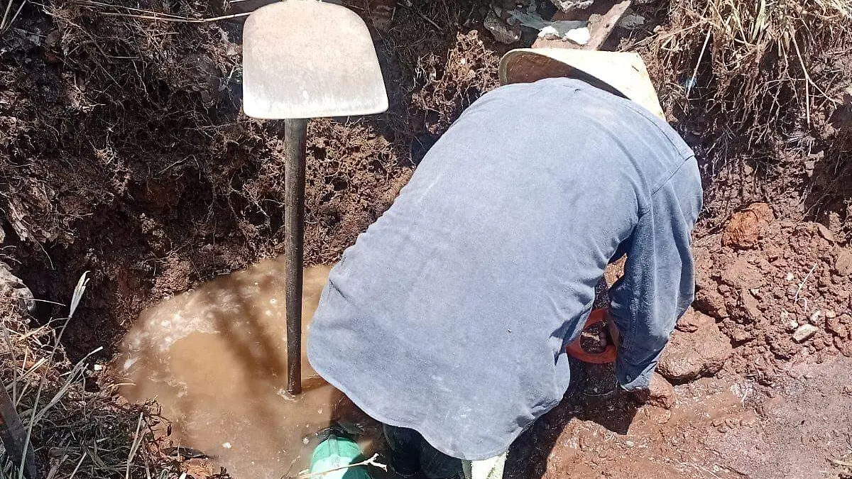 Interapas repara fuga de agua