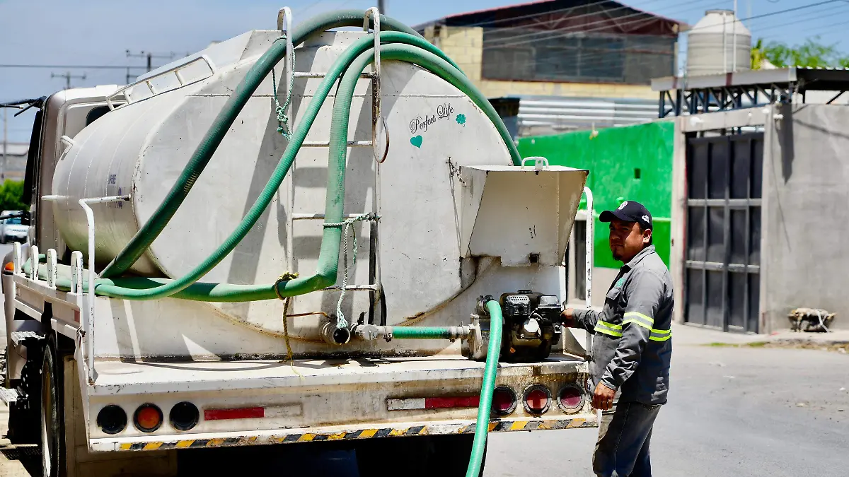 suministro con pipas de agua en Vilald de Pozos