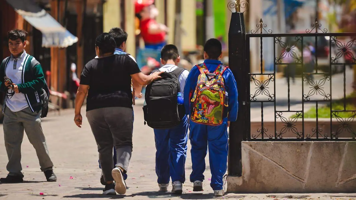 Estudiantes finalizarán clases antes por calor