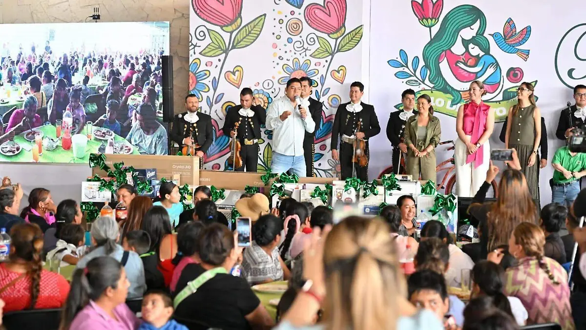 celebra Gobierno Estatal a mamás del Altiplano