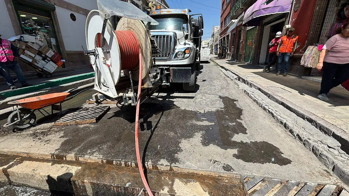 basura en drenajes del Centro