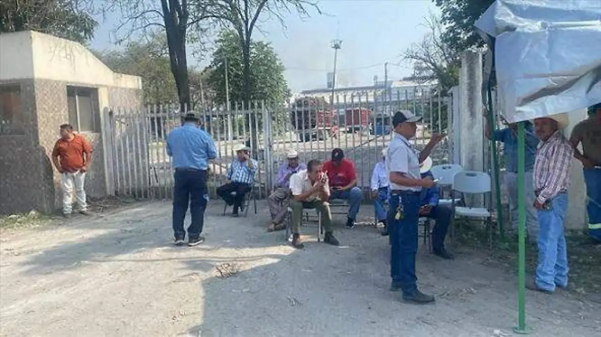 Unión Local de Cañeros AC mantiene un bloqueo en el Ingenio Plan de Ayala