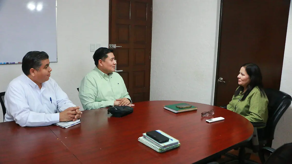 Reunión de directivos de Bimbo y Concejal de Villa de Pozos