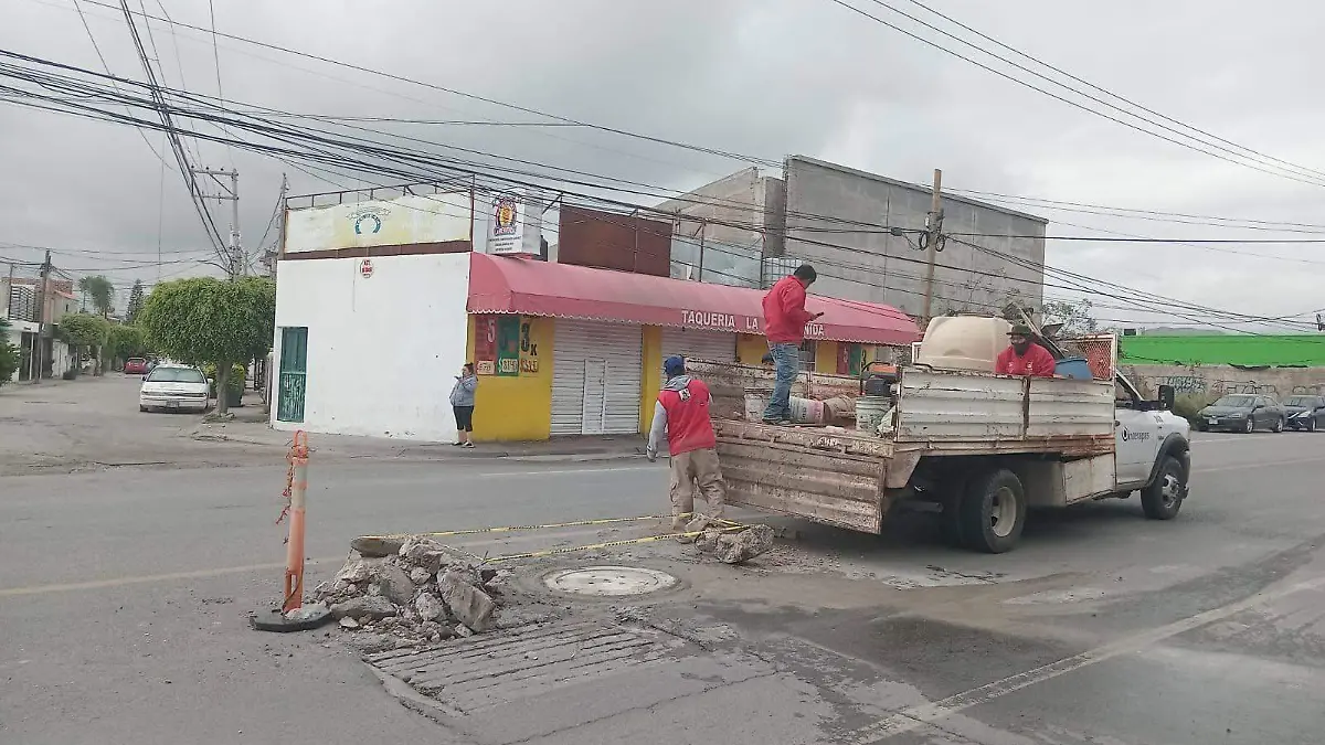Reponen tapa de alcantarilla en Dalias