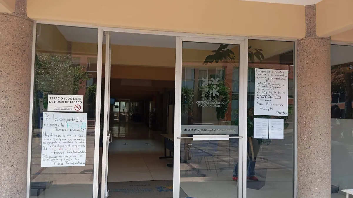 manifestación pacífica administrativos de la UASLP (2)