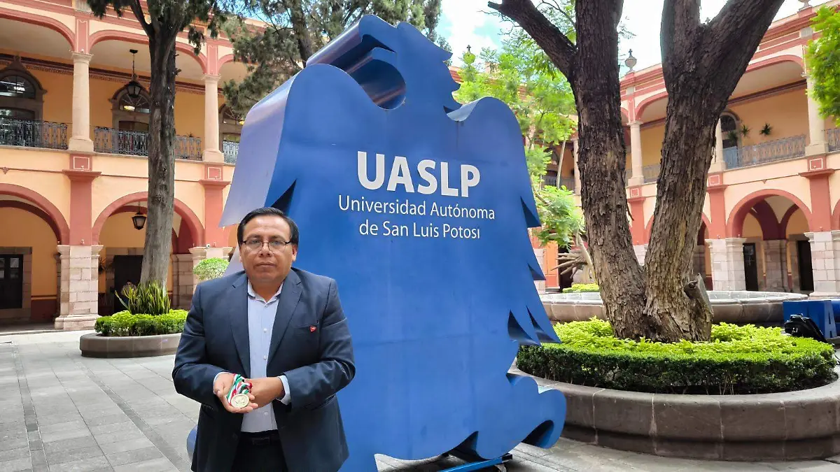Dr. Óscar Reyes Pérez