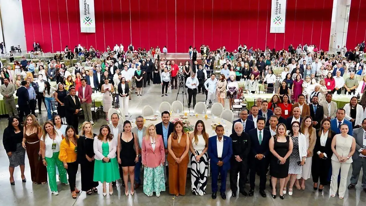 Premian trayectoria del personal de apoyo educativo (1)