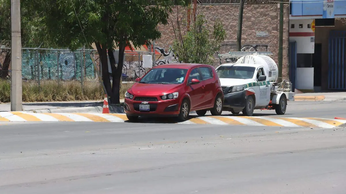 Topes en la avenida Chapultepec (2)