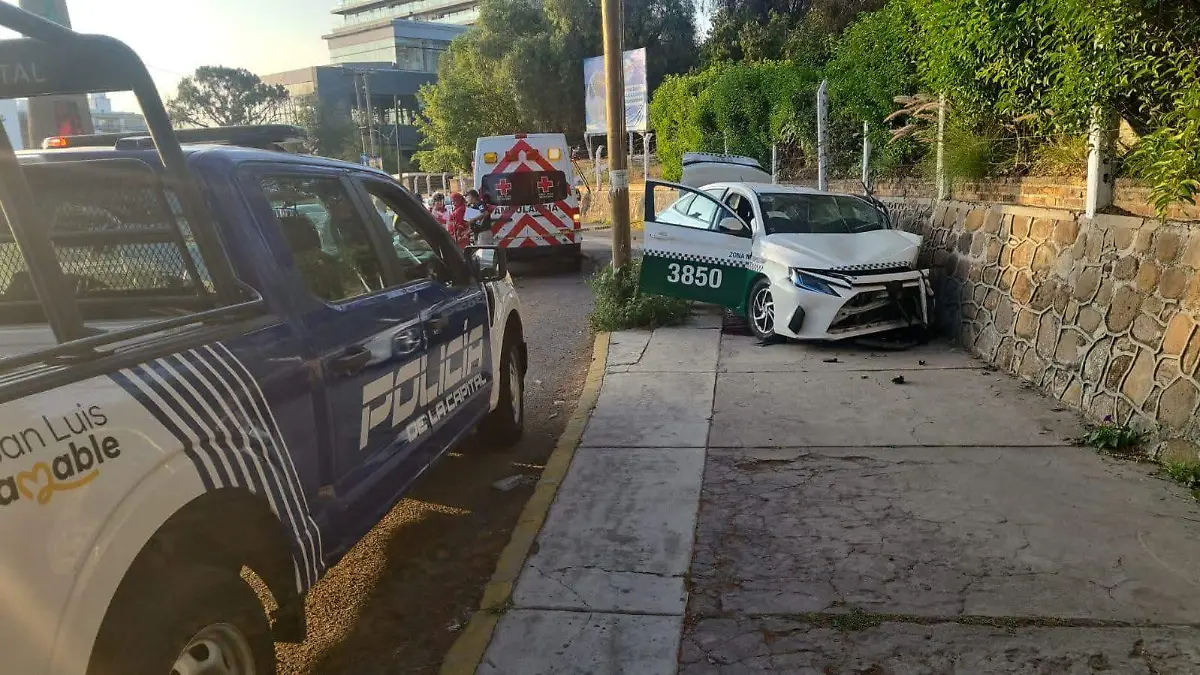 Taxista choca y muere en Planta Los Filtros