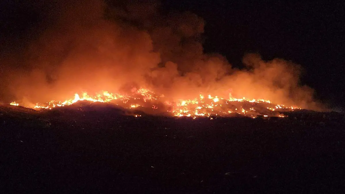 controlan-incendio-relleno-sanitario