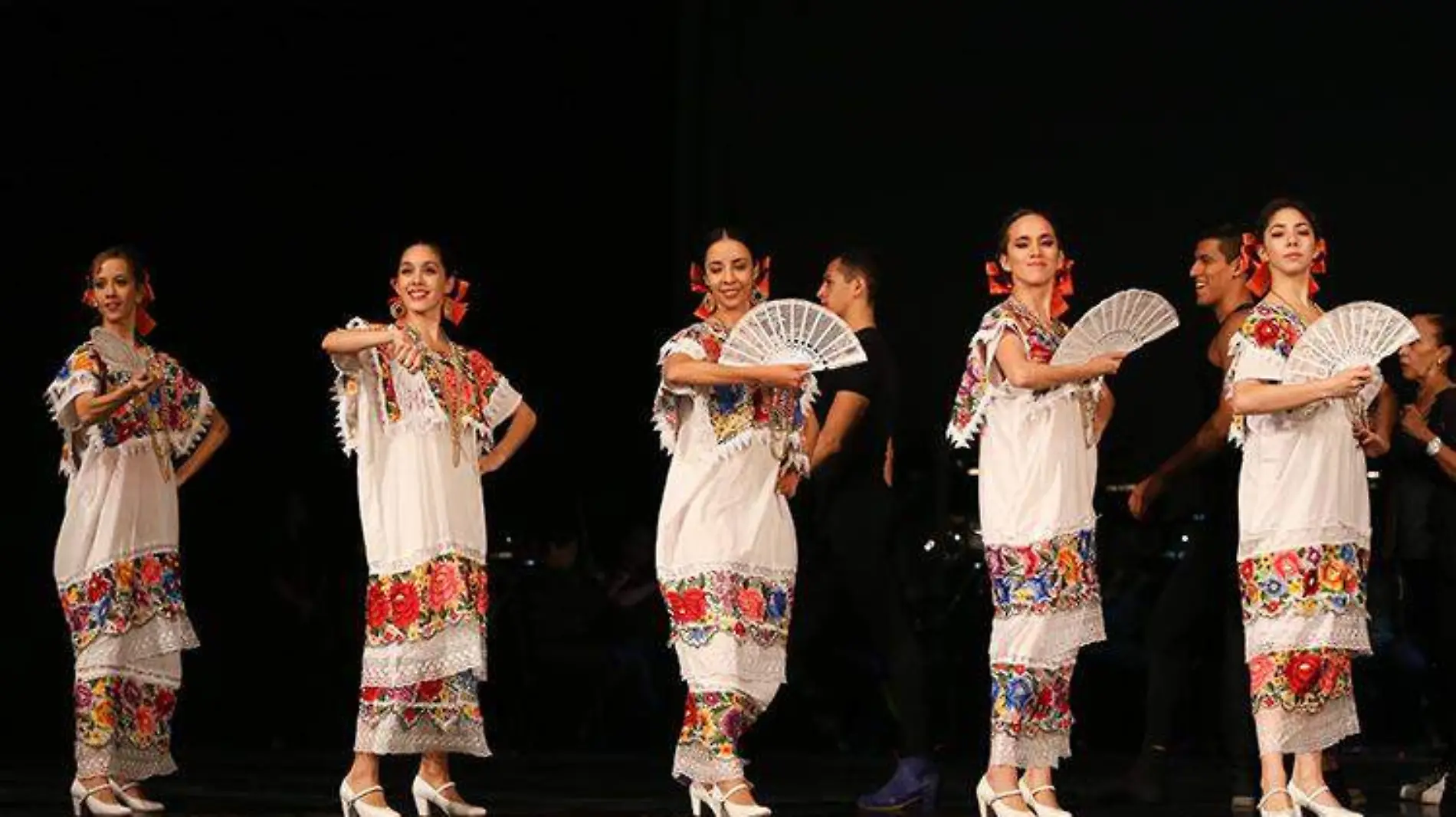 Ballet_Folklorico_de_Mexico-5-CUAROSCURO