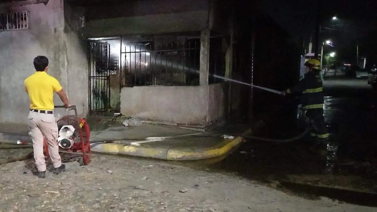 fuerte-incendio-consume-inmueble-en-culiacan