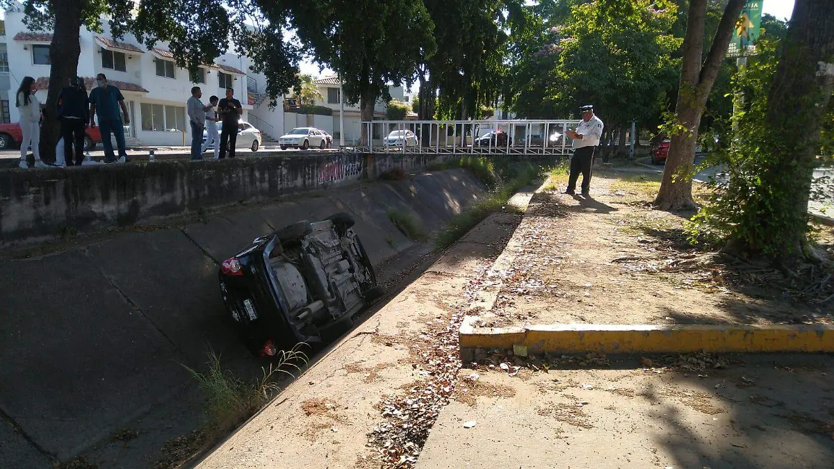 alumnos de medicina sufren accidente
