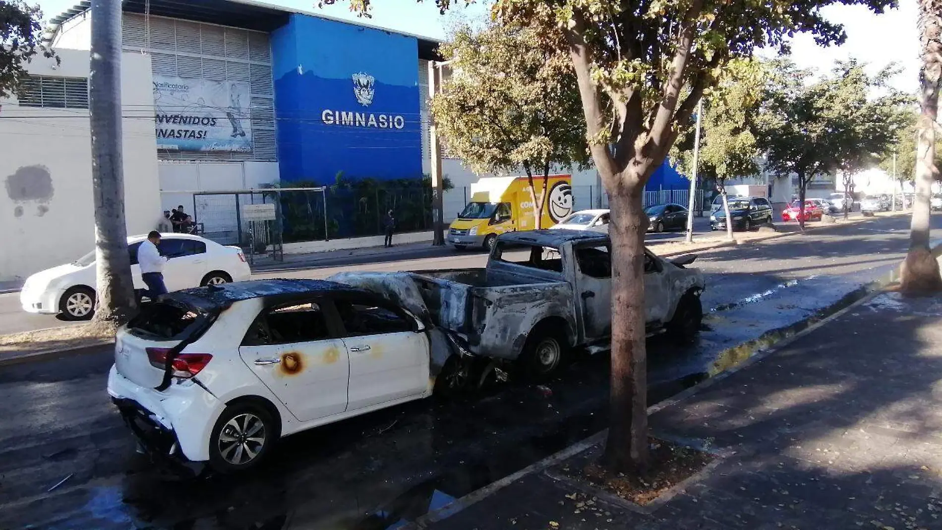 accidente-de-auto-en-culiacan-termina-en-carros-quemados