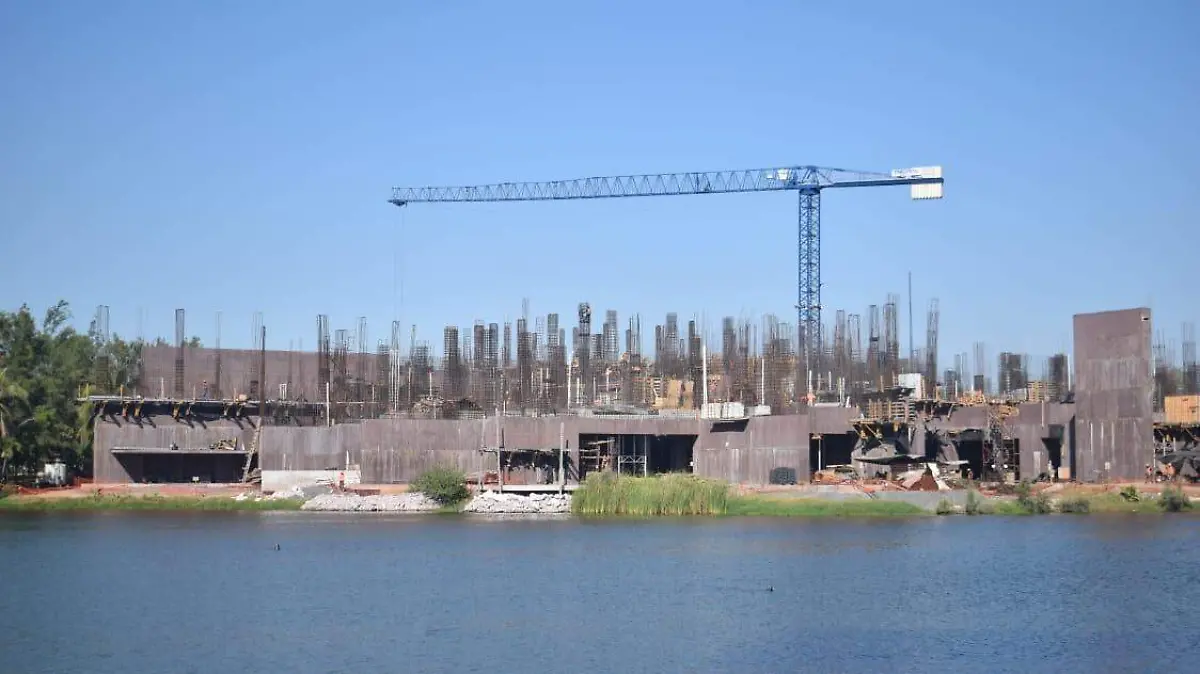 Acuario lleva retraso del 20