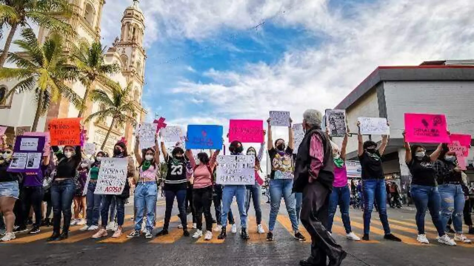 MUJERES