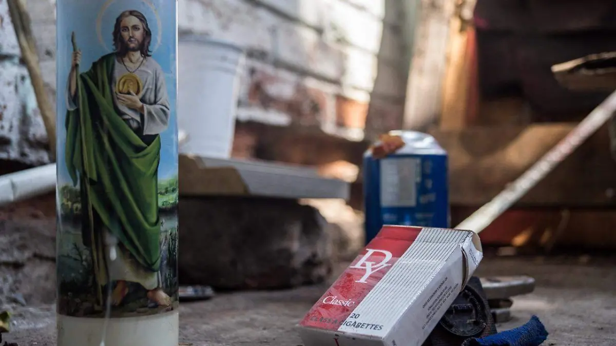 HUÉRFANOS SIN PATRIA