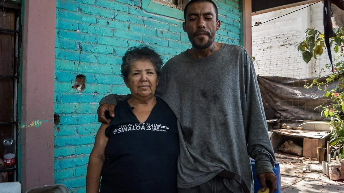 HUÉRFANOS SIN PATRIA