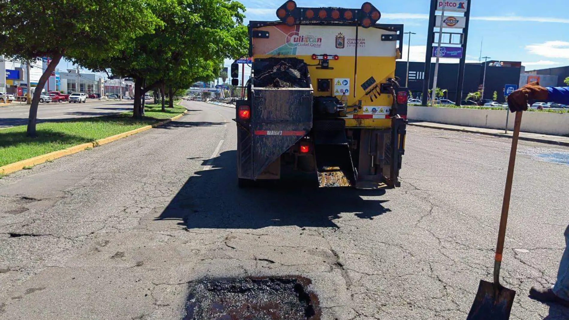 realizan-trabajos-de-bacheo