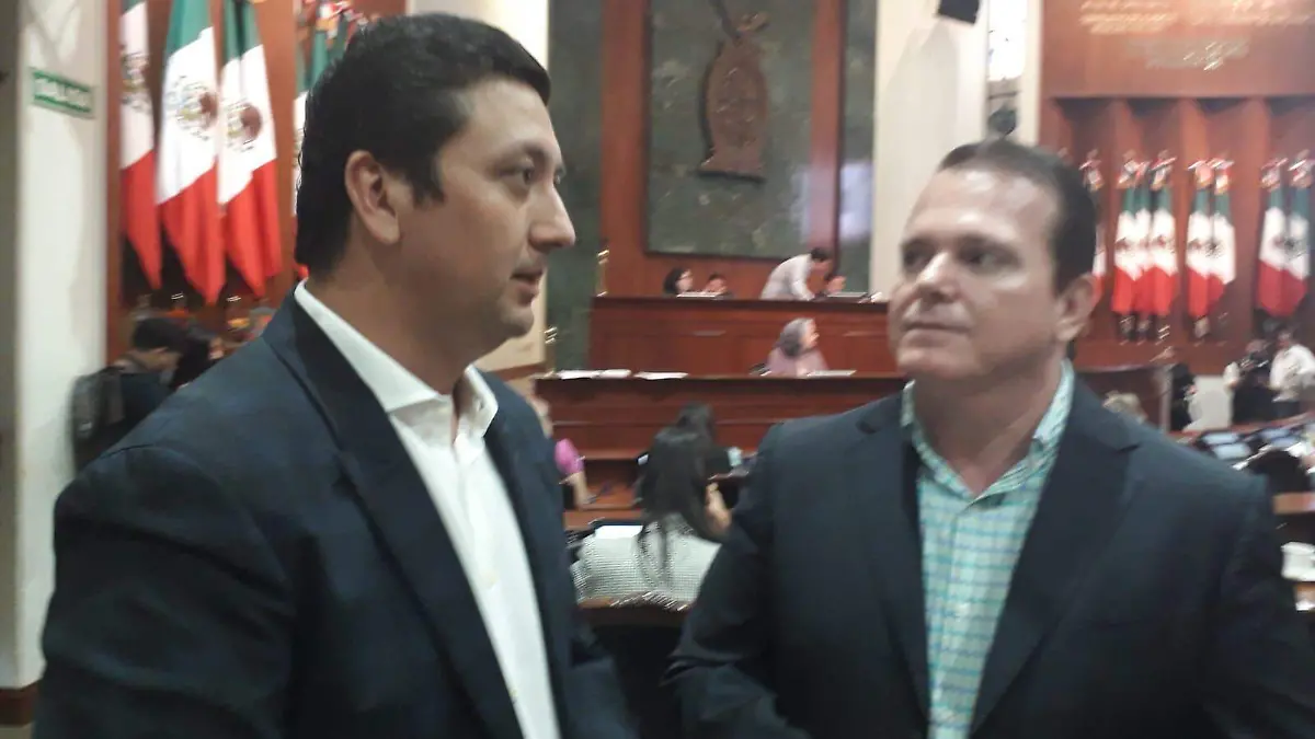 Feliciano Valle se declara diputado sin partido