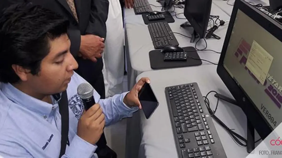 Tras-jornada-electoral-muestran-autoridades-del-IEEQ-PREP-en-ceros-1068x521