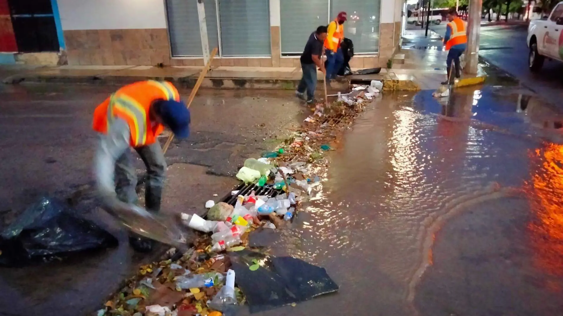 retira-ayuntamiento-basura-tras-lluvias