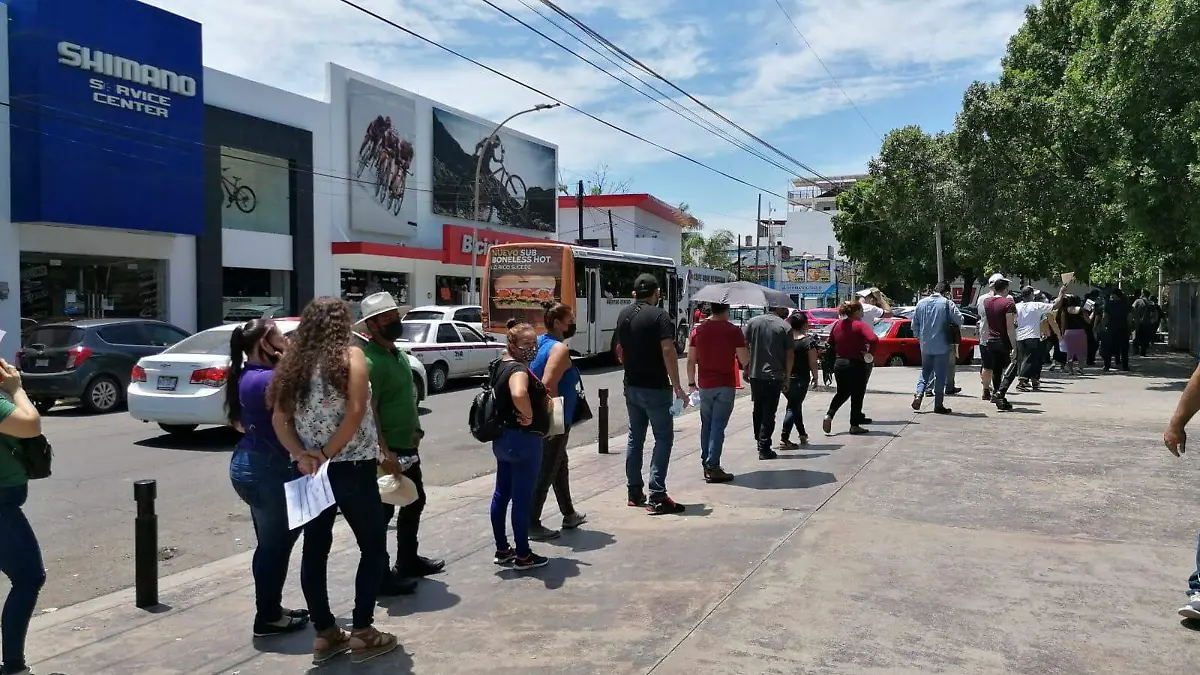 -afluencia-de-jóvenes-en-el-último-día-de-vacunación3-