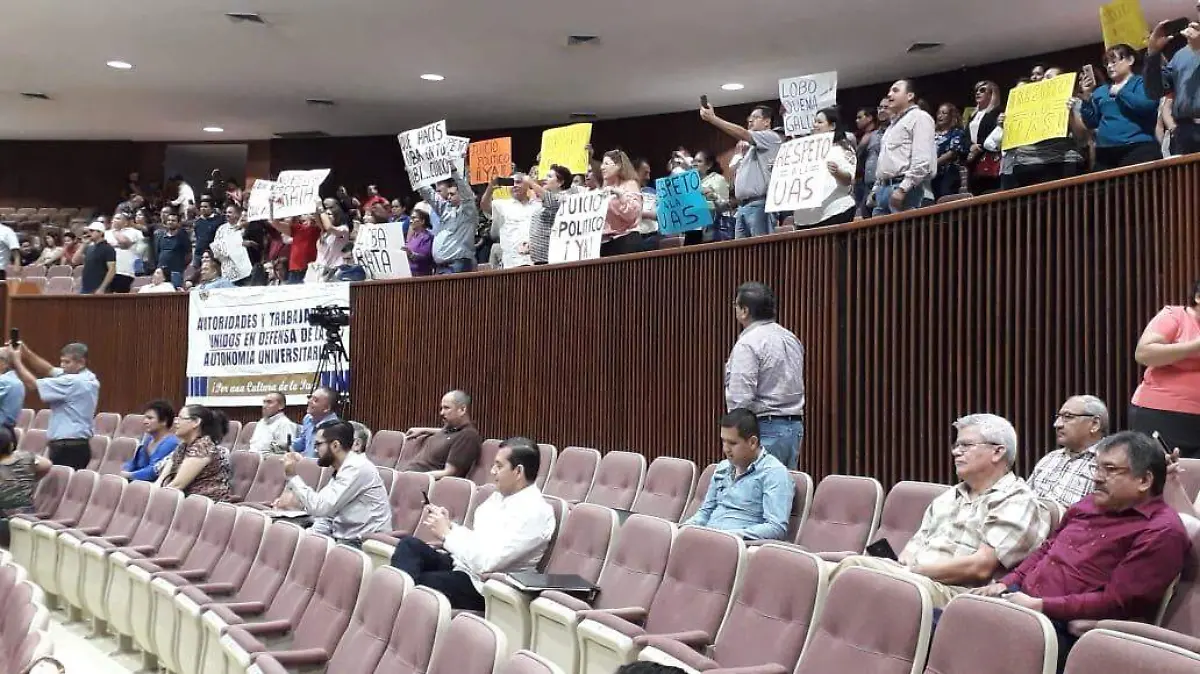 Morena denuncia "mafia en la UAS" 