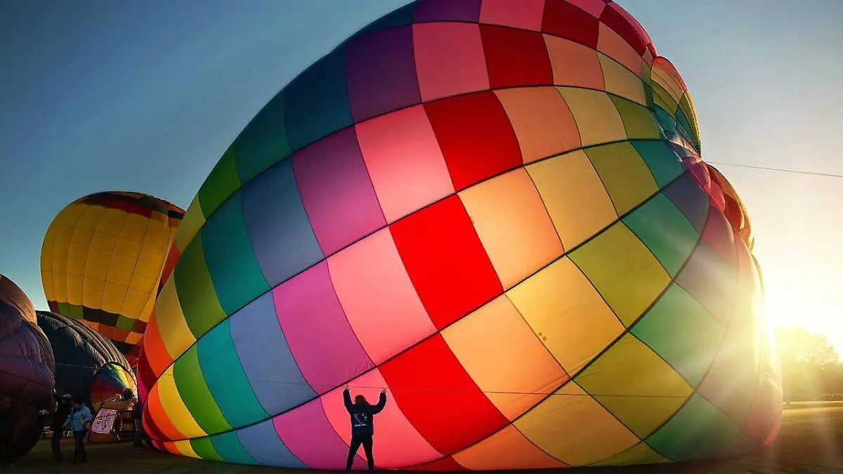 hot-air-balloon-7788122_1280