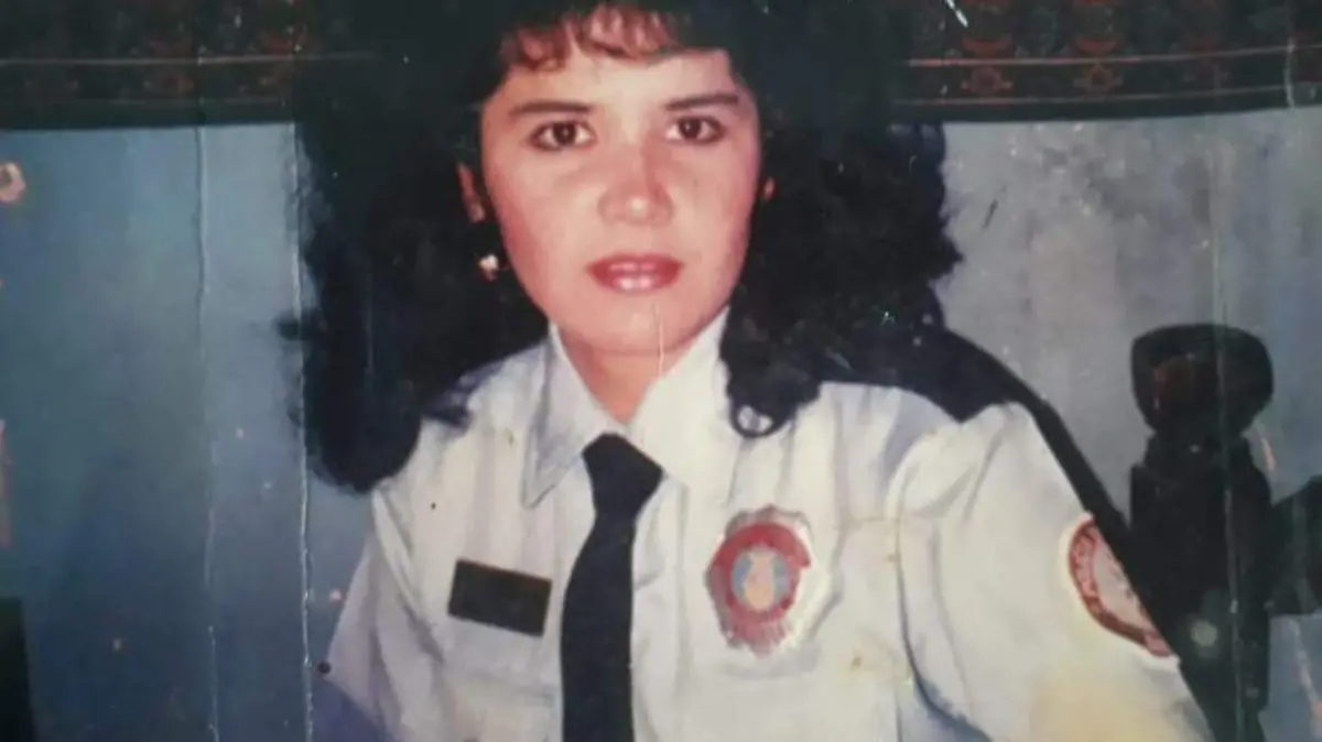 mujer policía