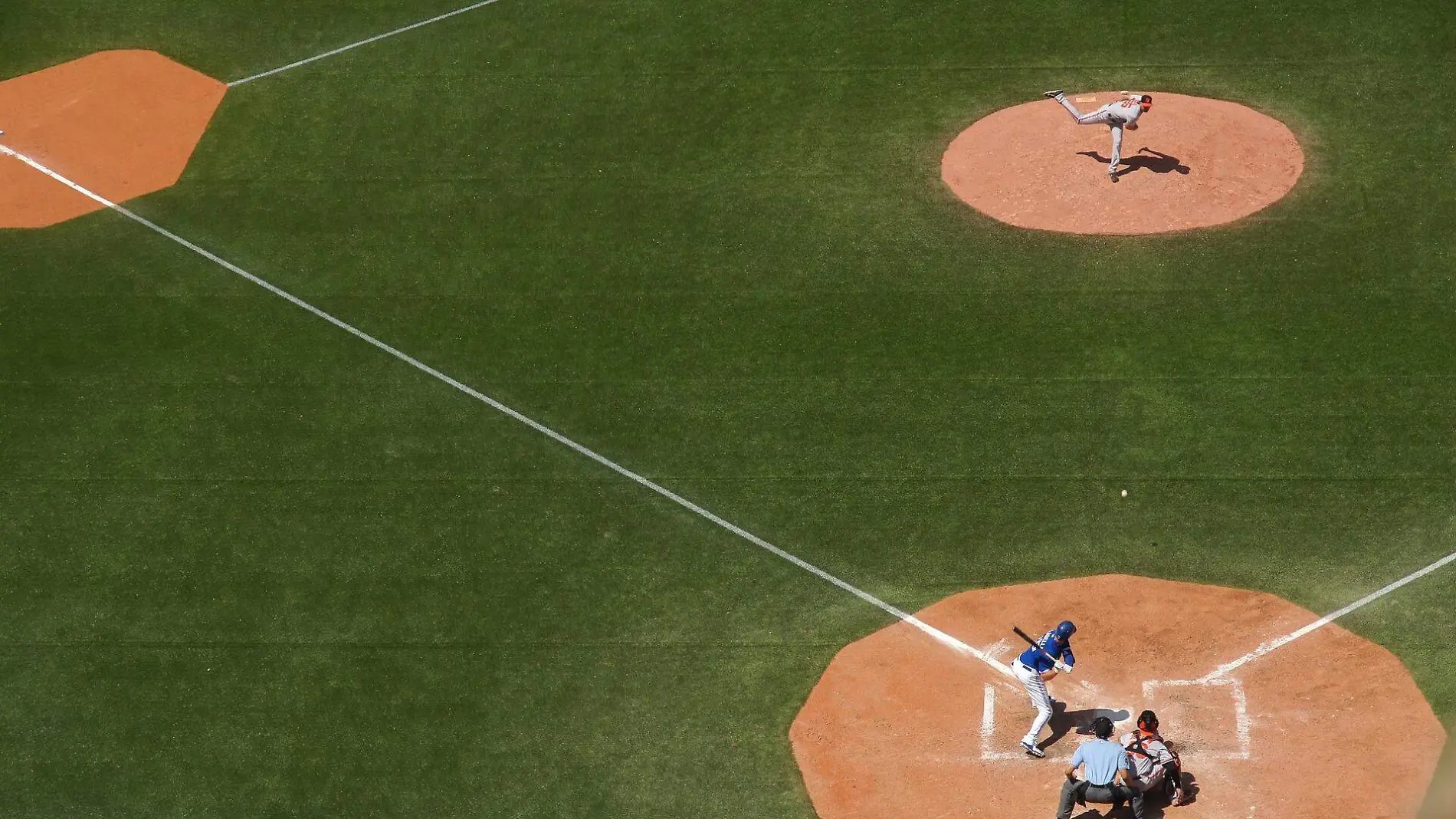 baseball-field-828713_1920