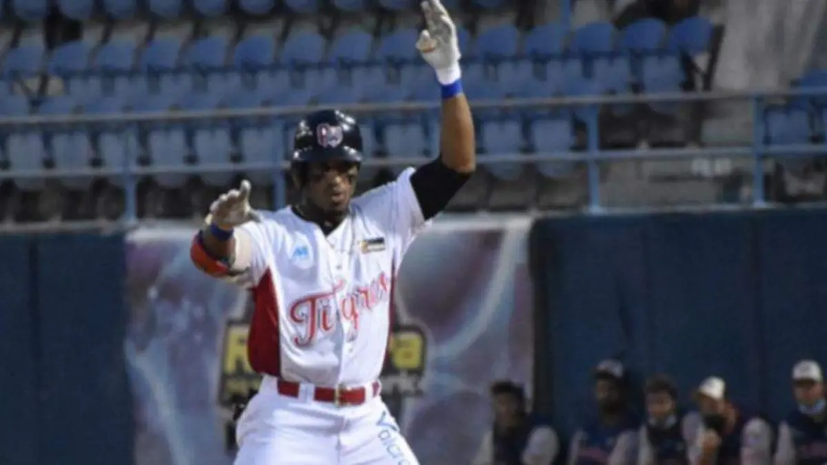 ROEL Santos Martínez