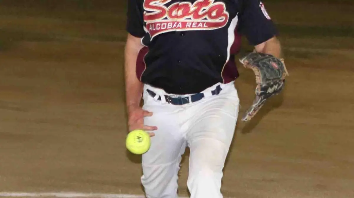 Softbol-Ernesto Bustillos