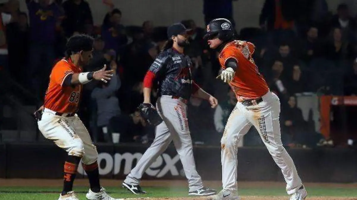 Favoritos pegaron primero en playoffs