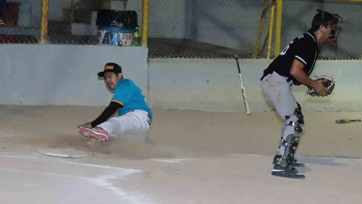 piratones-se-llevan-la-victoria-en-la-b-menor-de-softbol-libertad