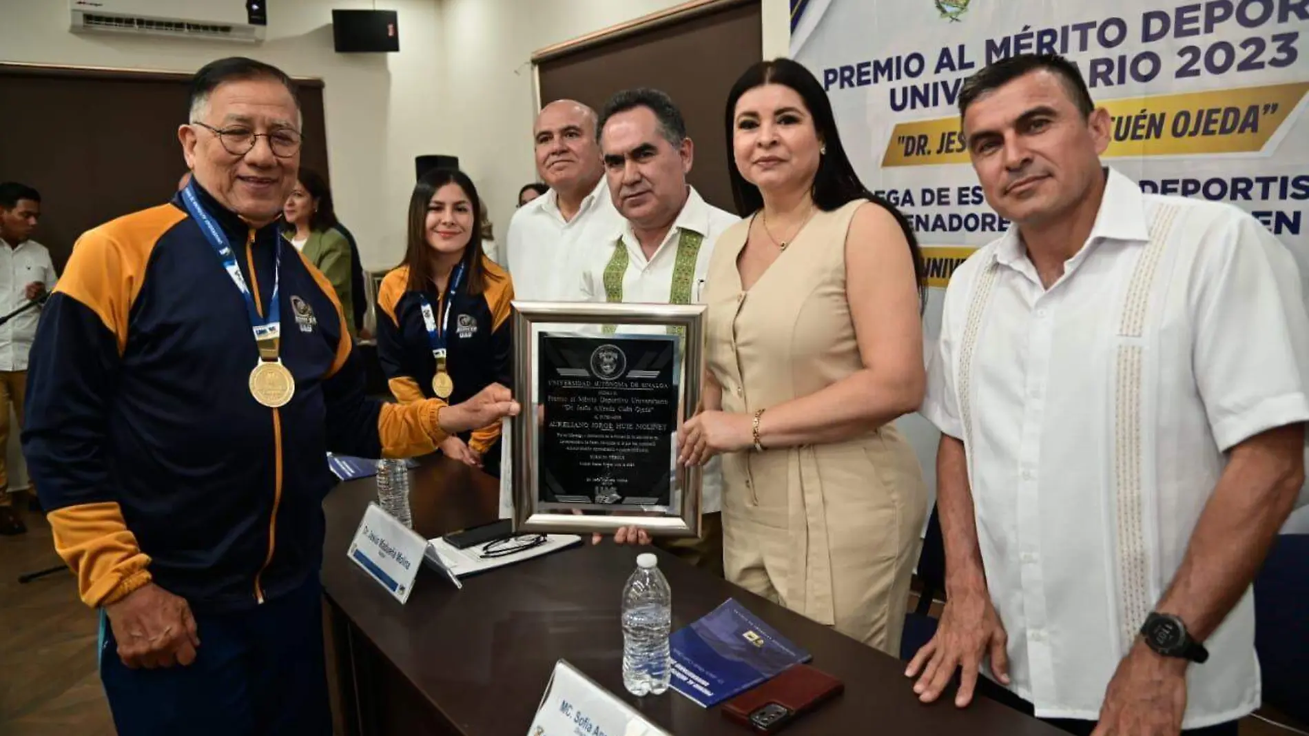 reconoce-rector-universiada