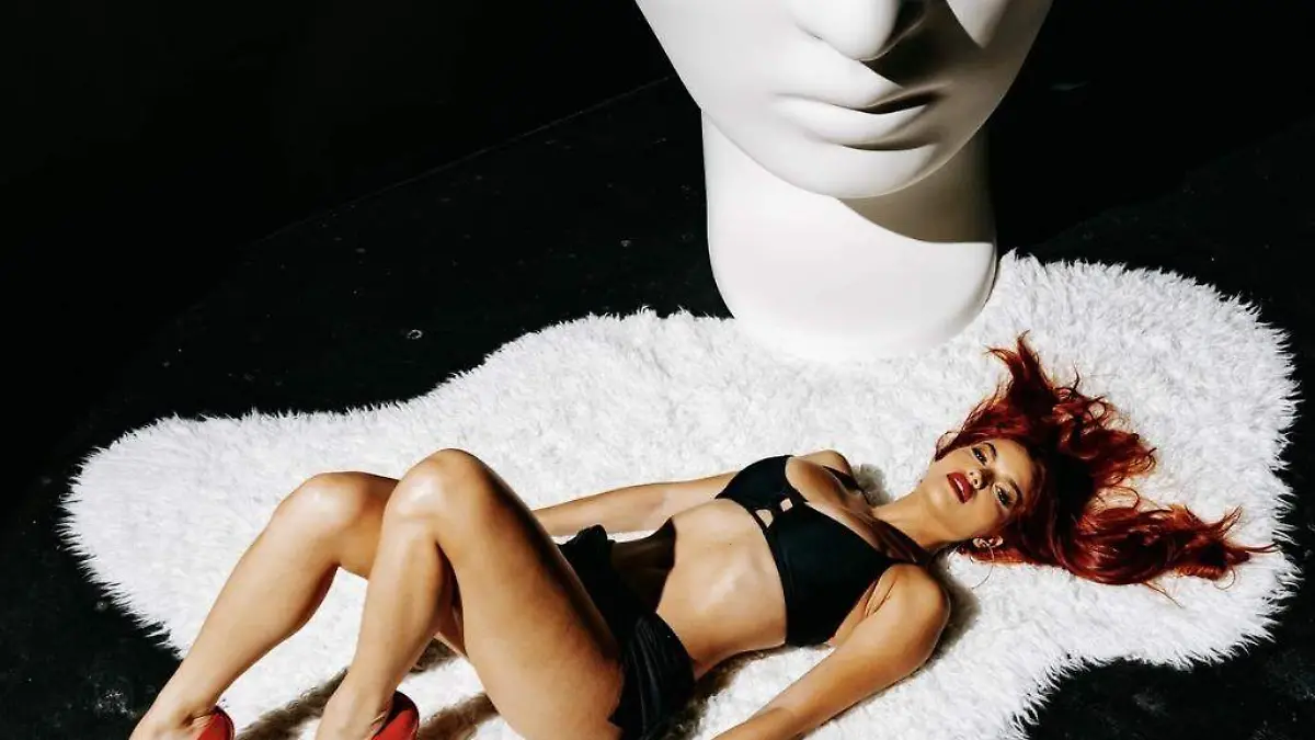 Stefany llega empoderando a las chicas 