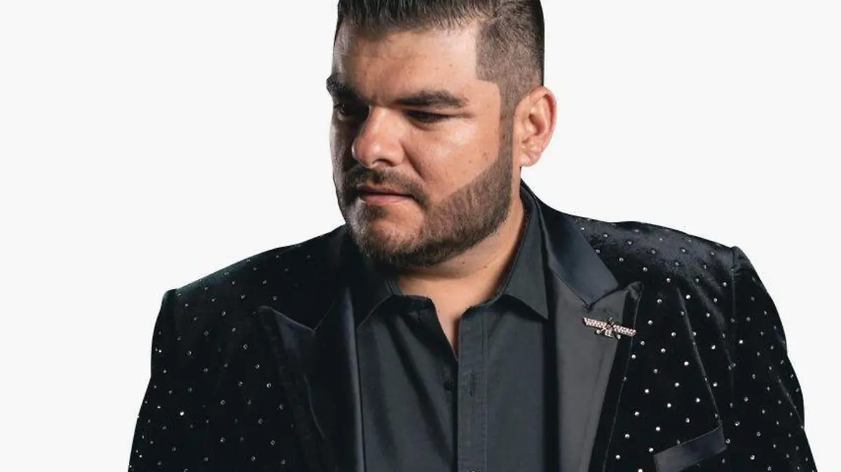 Max Peraza celebra un año más de trayectoria artística1 