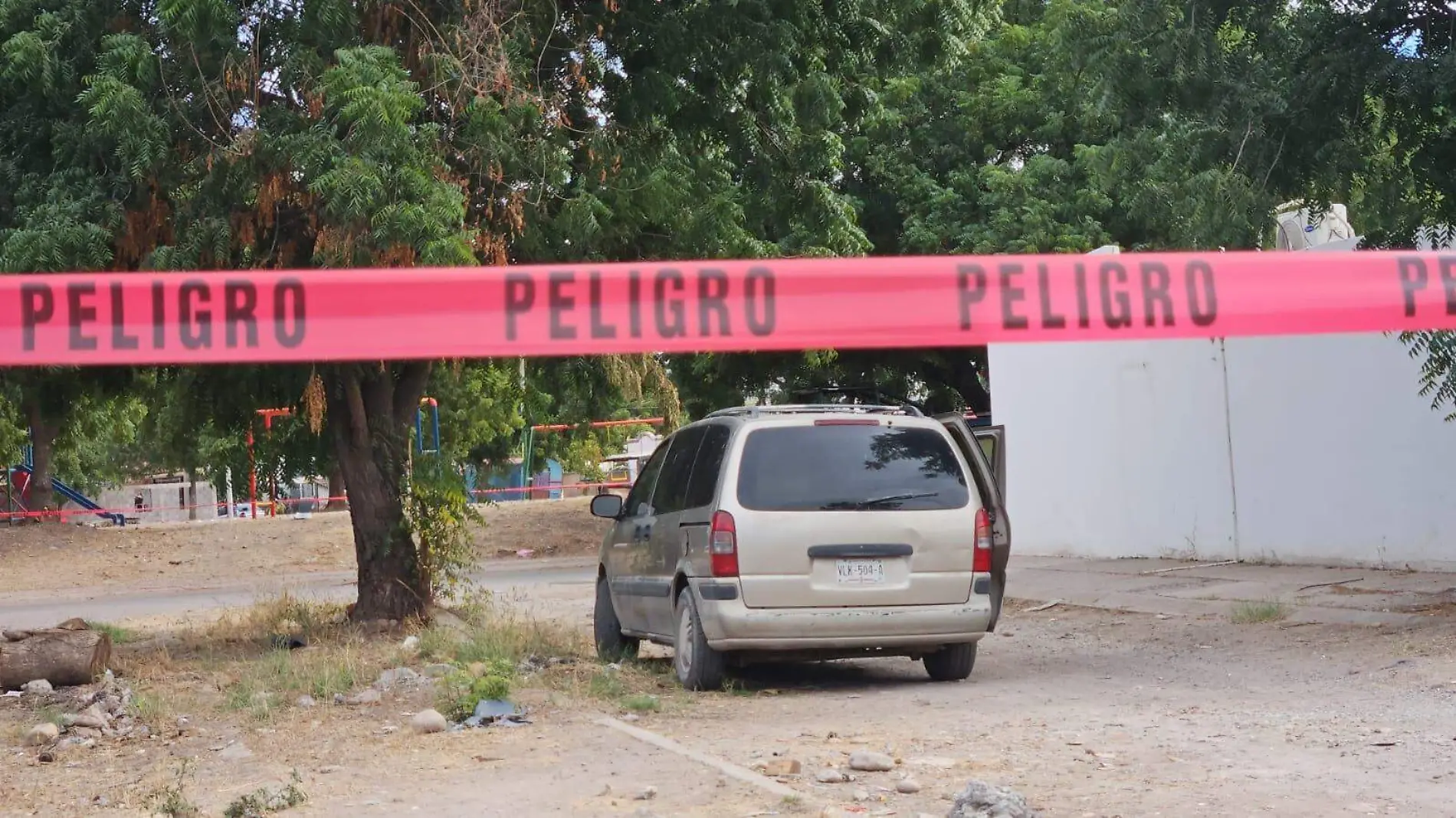 carro-abandonado-con-cuerpo