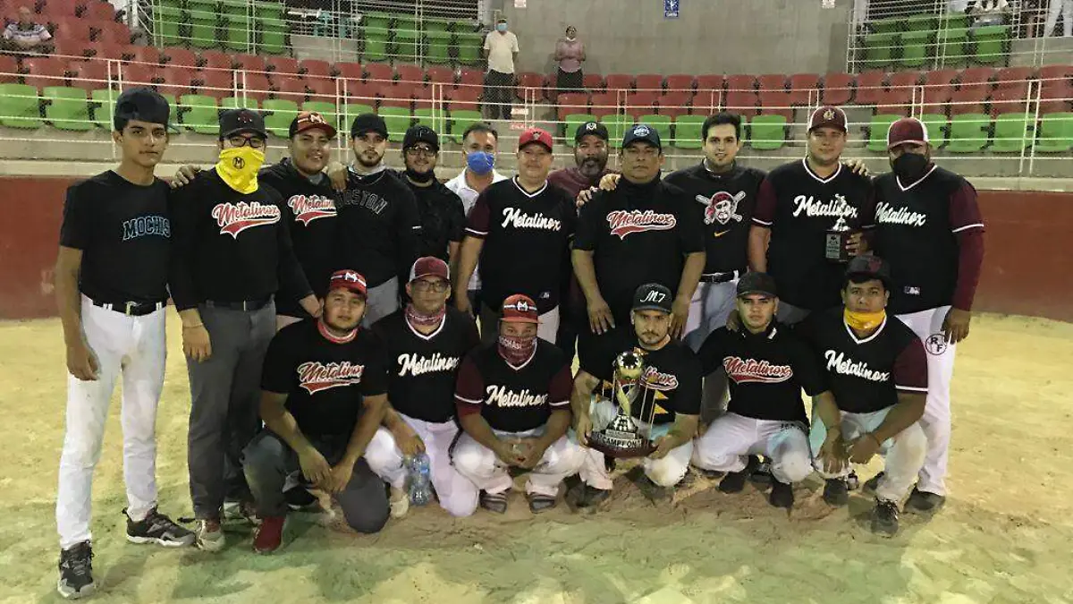 Metalinox posan con el trofeo de campeones