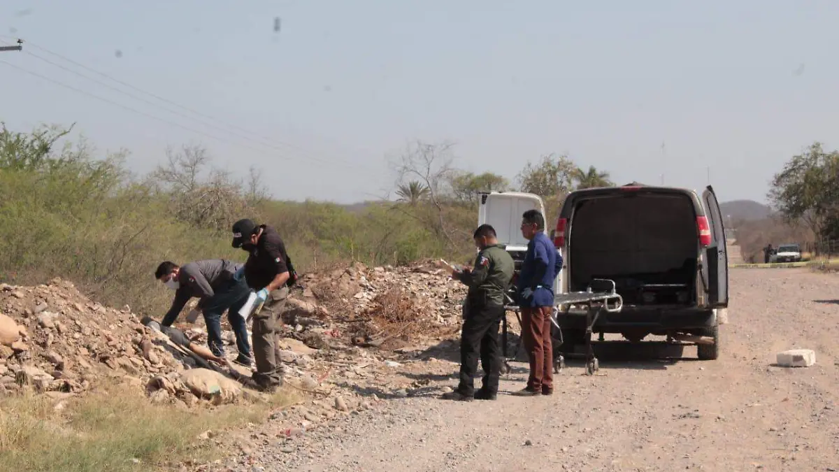 Localizan asesinados a dos hombres en el poblado Los Naranjos,