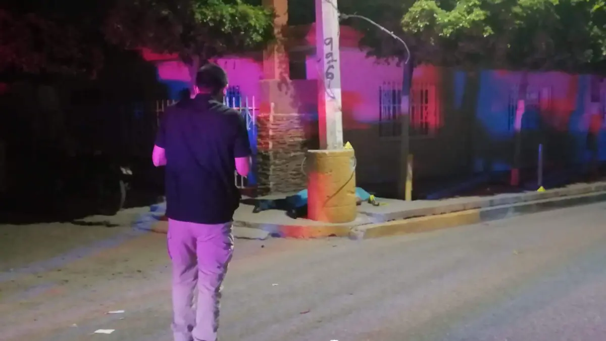 muere-joven-tras-chocar-con-poste