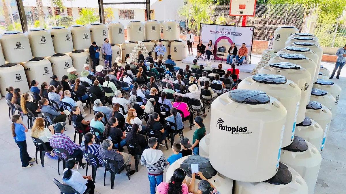 ayuda-comida-tinacos-badiraguato1