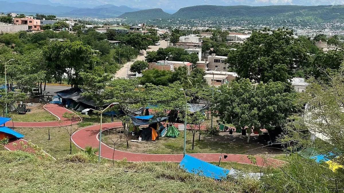 Clima-soleado-ciudad-parque-tematica-