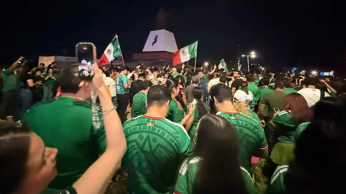 Culichis salen a festar la victoria de México contra Ecuador