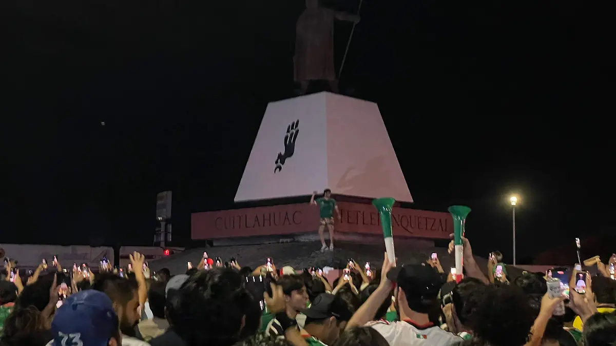 Celebración en la glorieta tras el triunfo de México vs Ecuado 2026 3