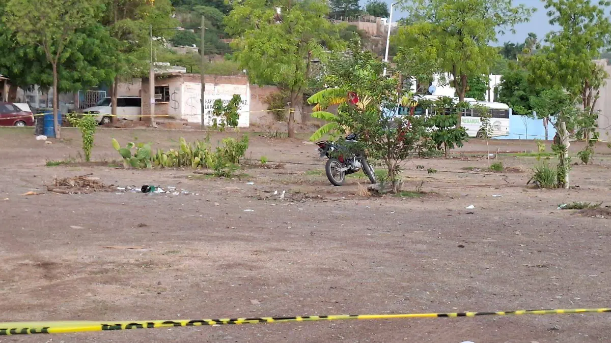 Motociclista es atacado a balazos en Agricultores