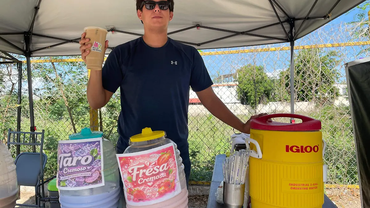 David vendedor de aguas refrescas en Culiacán