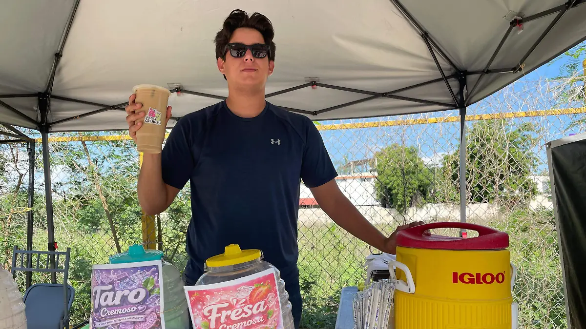 David vendedor de aguas refrescas en Culiacán