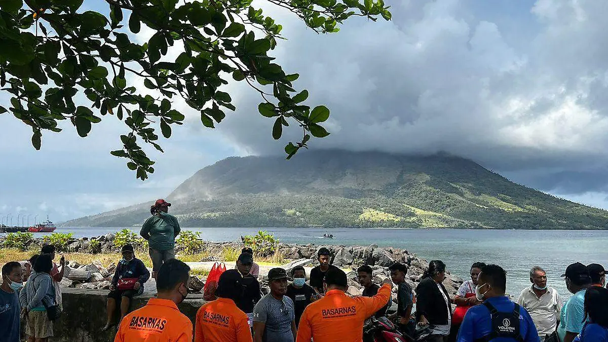 Indonesia-volcán-evacuados